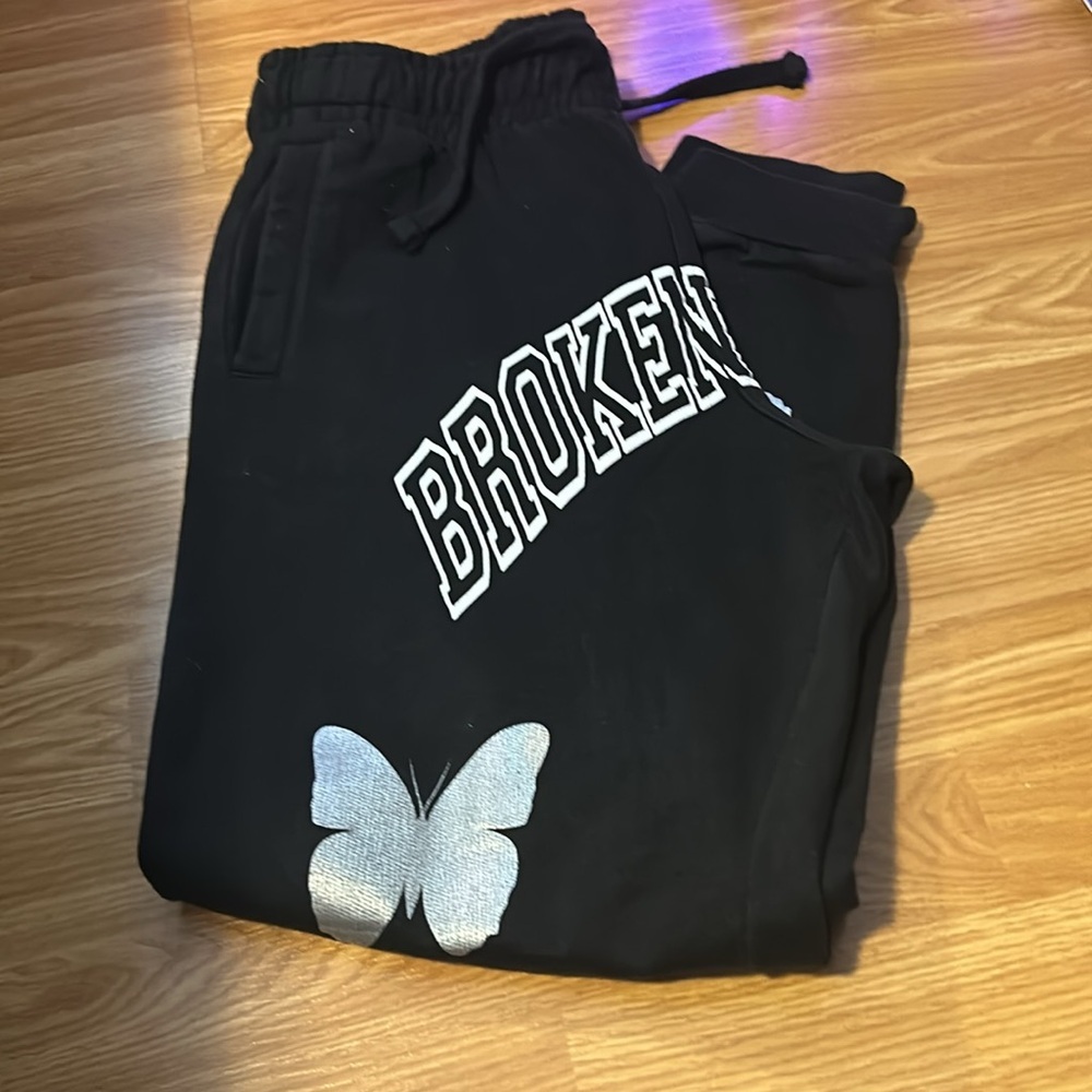 Broken souls sweatpants